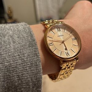 FOSSIL ~women’s rose gold watch comes with extra links to make watch bigger